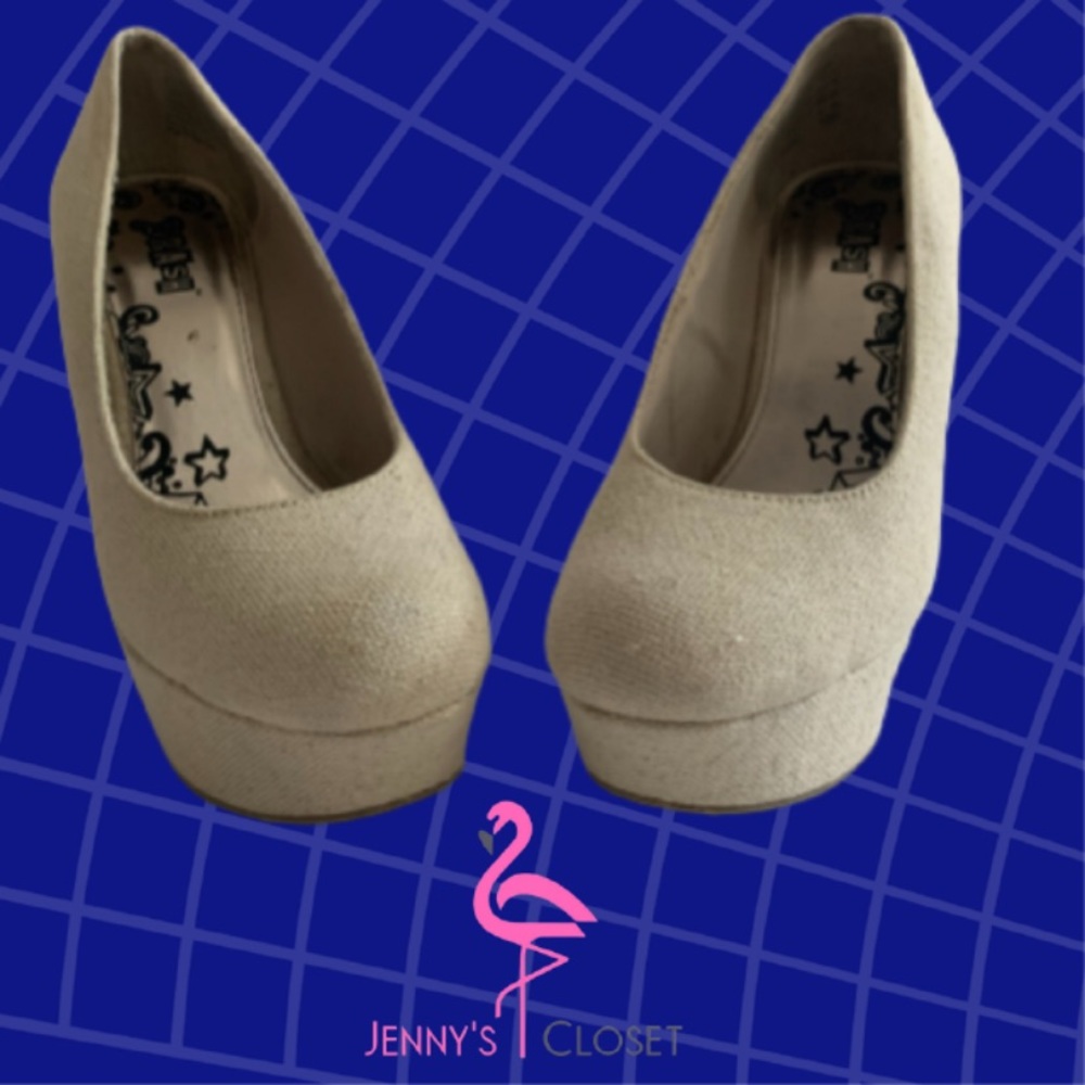 Trash, Size 8 , Tan Wedge